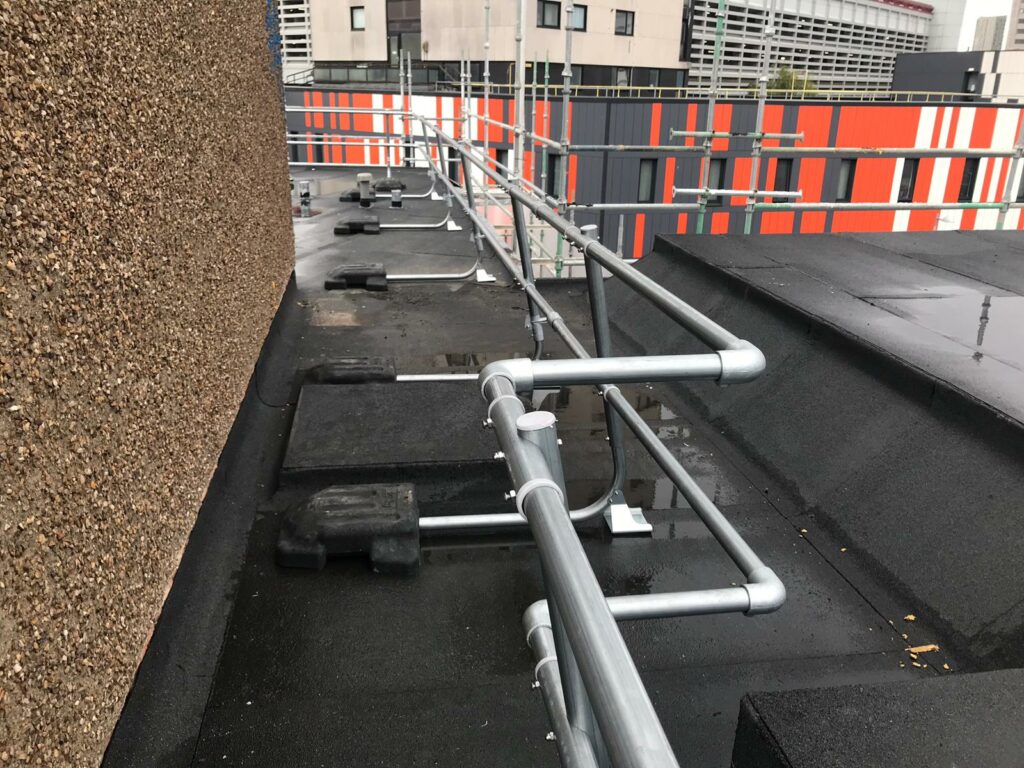 Galvanised counter leaver roof guardrail